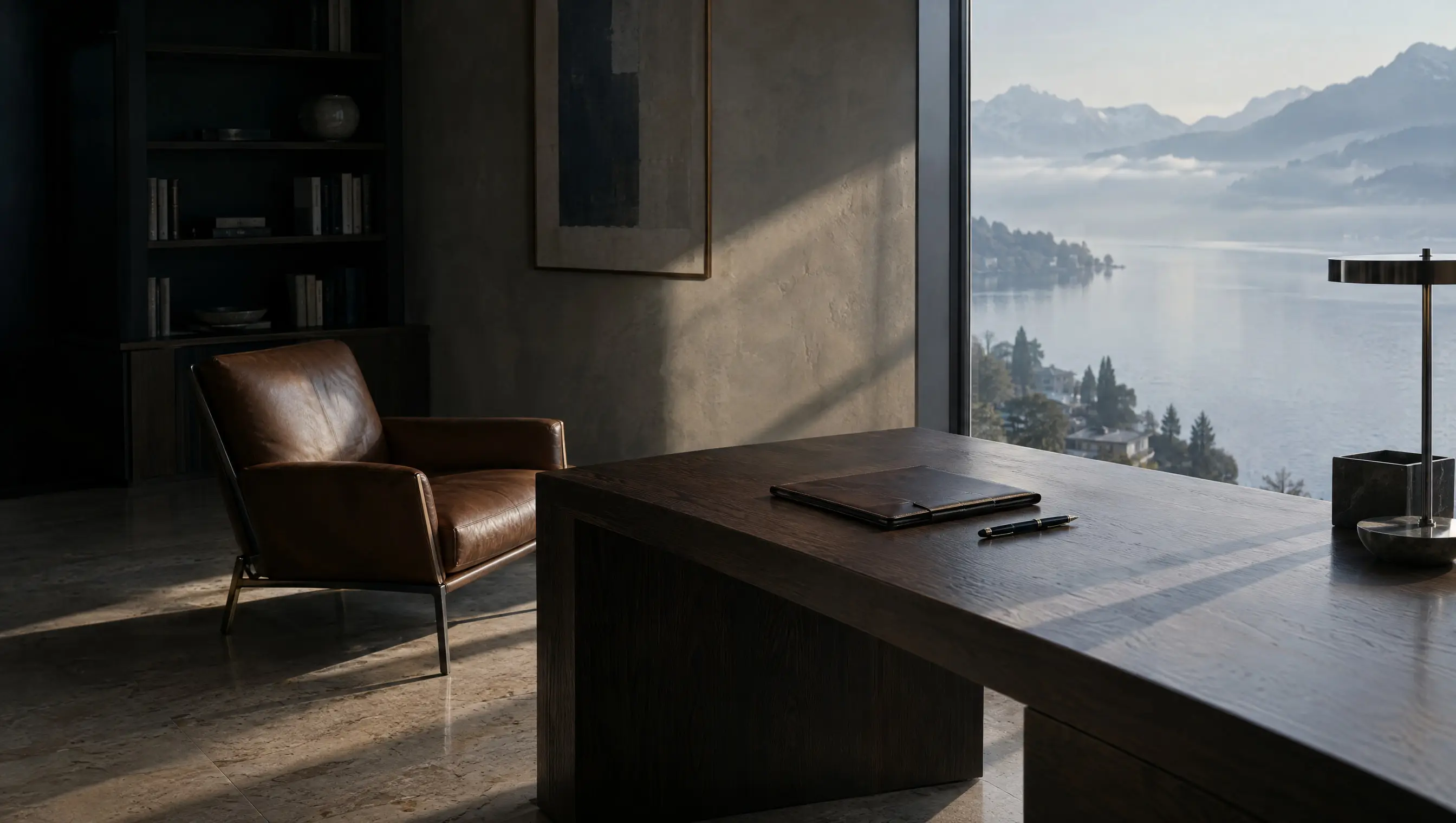 Stilles Arbeitszimmer mit Blick auf den Zugersee am Morgen